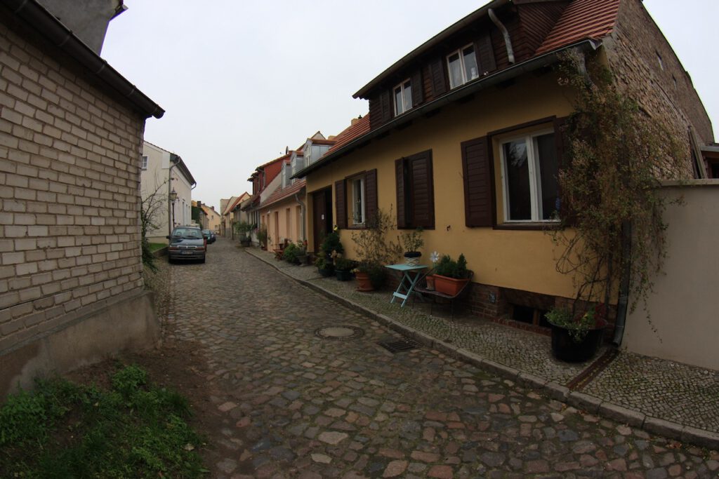 Die Fischerstraße ist die älteste der Straßen auf der Inselstadt in Werder (Havel)