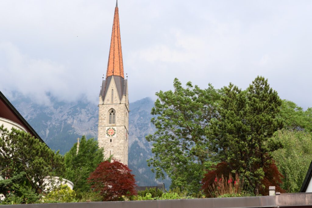 Kirchturm von Schaan im Fürstentum Liechtenstein