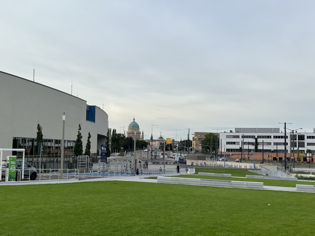 Schwimmbad Blu, Hauptbahnhof und Nikolaikirche in Potsdam