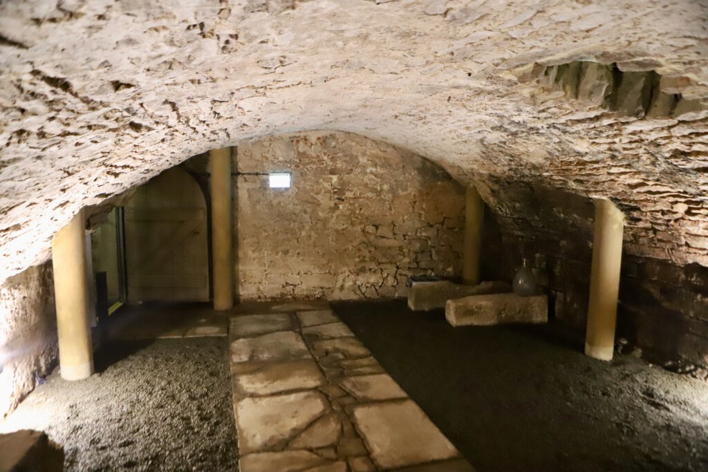 Fachwerkerlebnishaus Schmalkalden: Blick ins Kellergewölbe