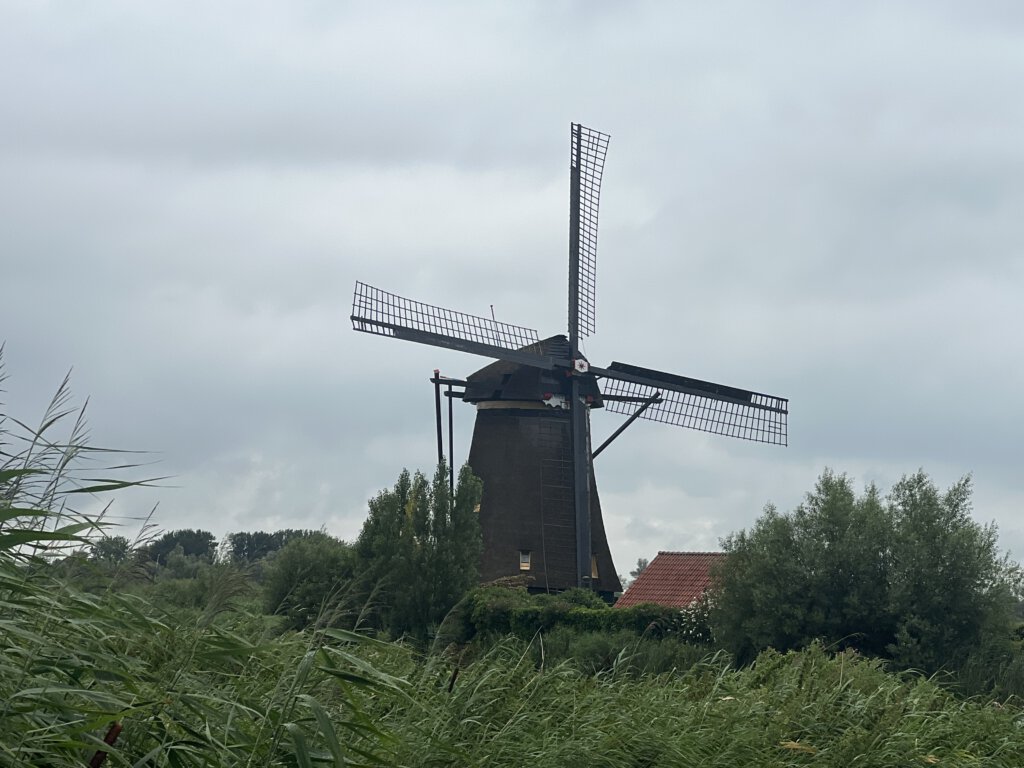 Windmühlen von Kinderjijk: Eine der achteckigen Mühlen, gefertigt aus Holz