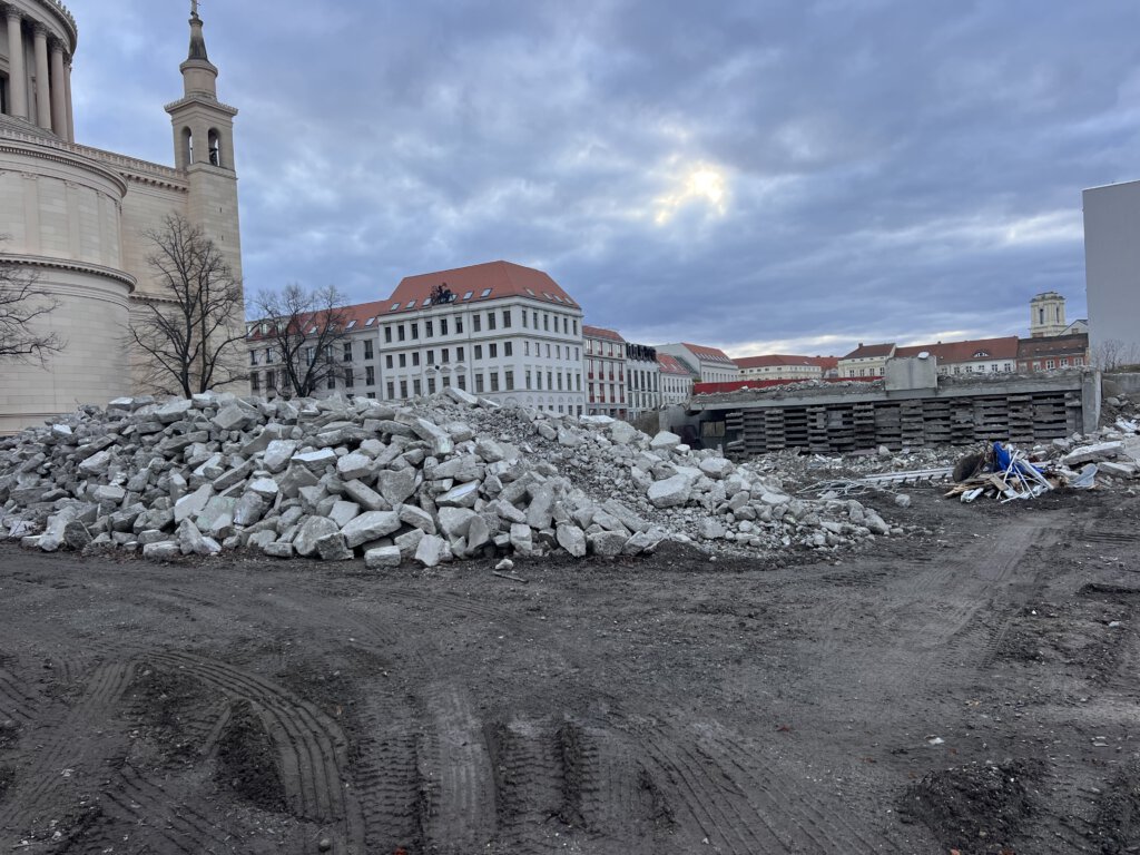 Abriss des Staudenhofs in Potsdam. Foto von 2025