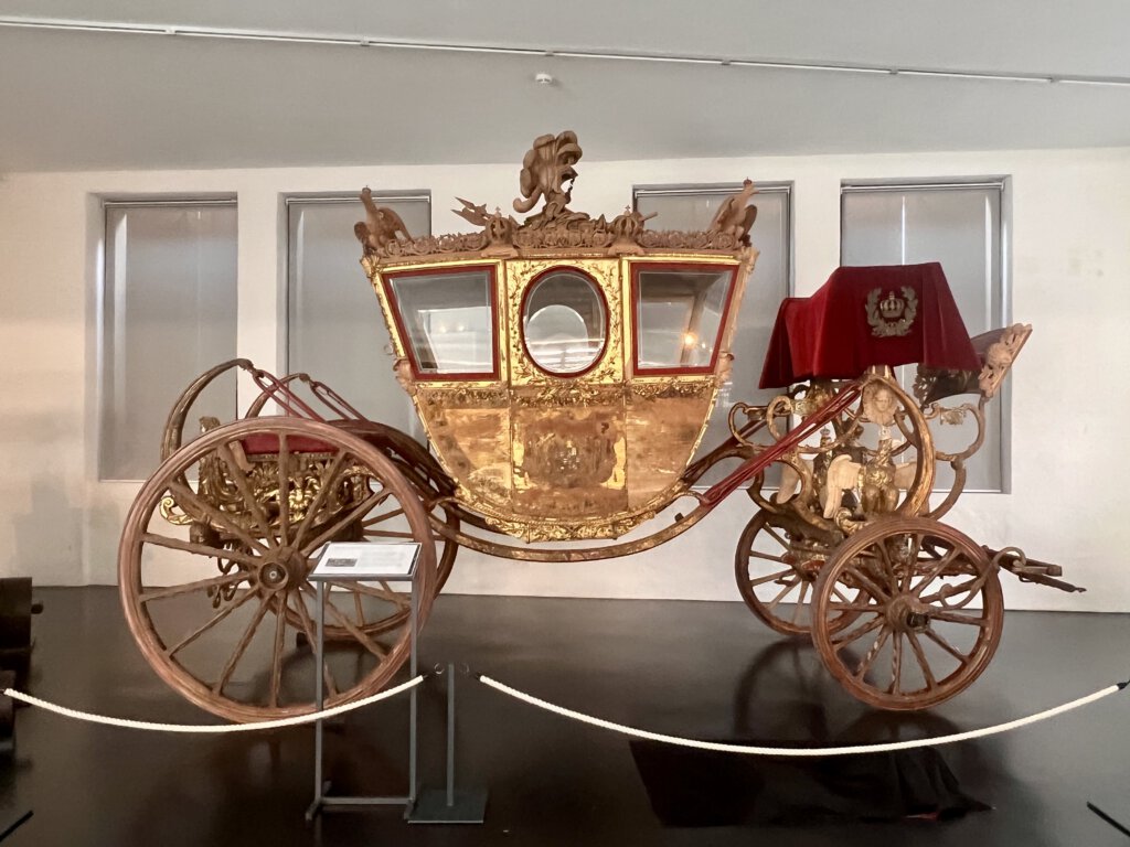 Schlossremise von Schloss Paretz: Staatswagen von Friedrich-Wilhelm II. und Brautwagen der Königin Luise