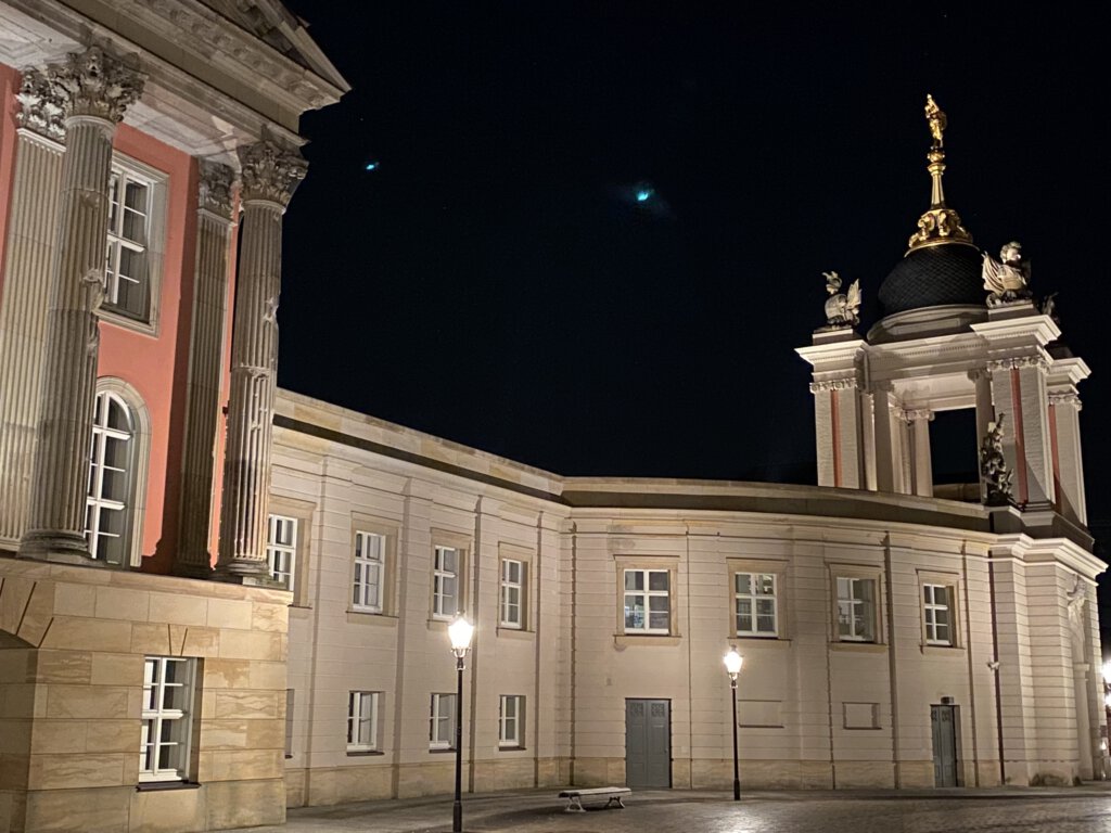 Eingangsfassade des Potsdamer Stadtschlosses mit dem Fortunaportal