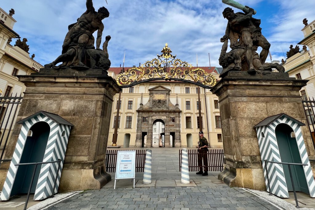 Der Haupteingang zur Prager Burg ist seit einigen Jahren für Besucher nicht mehr zugänglich.